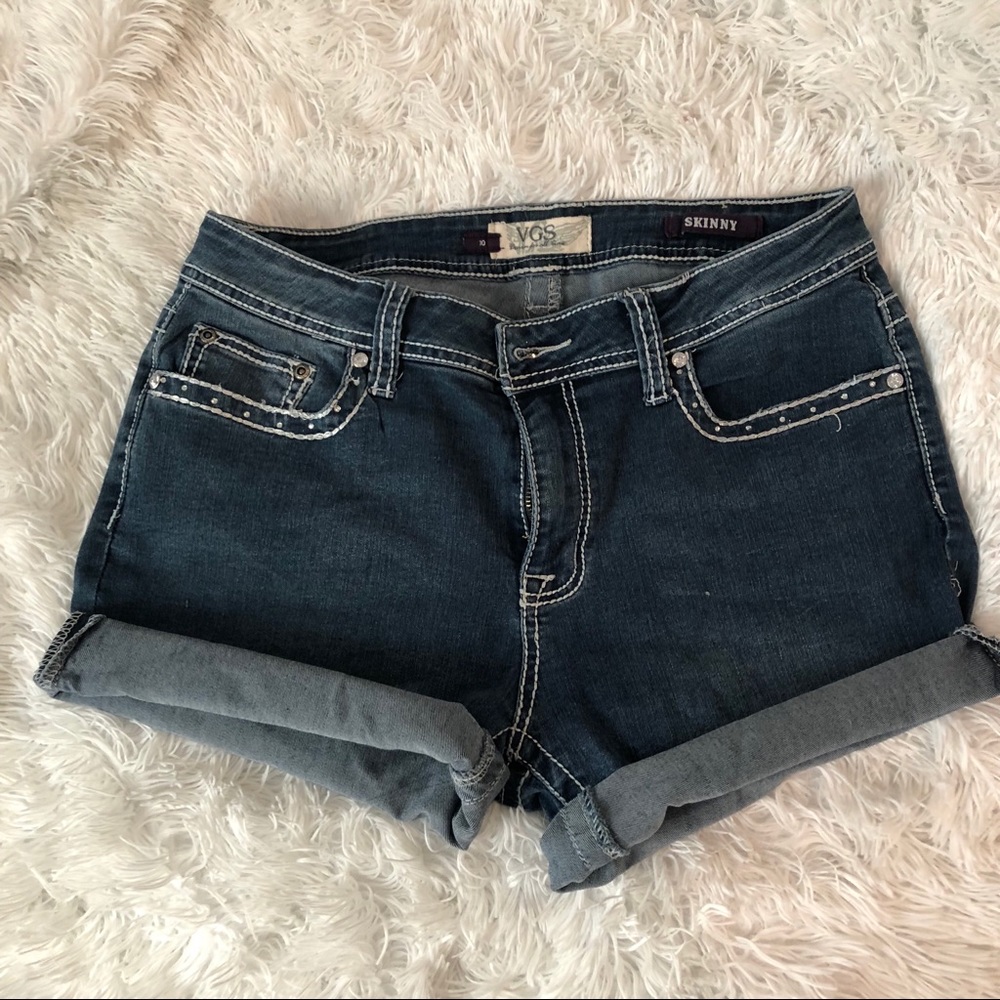 VGS cutoff shorts with white seam